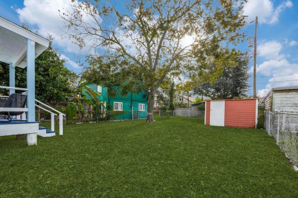 Cozy Sea Breeze Bungalow - 2 Mins To The Beach Galveston Eksteriør bilde